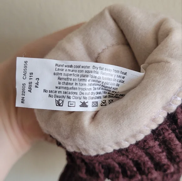 Isotoner 3M thinsulate leather palmed gloves. Women's One size, brown. - Picture 3 of 4